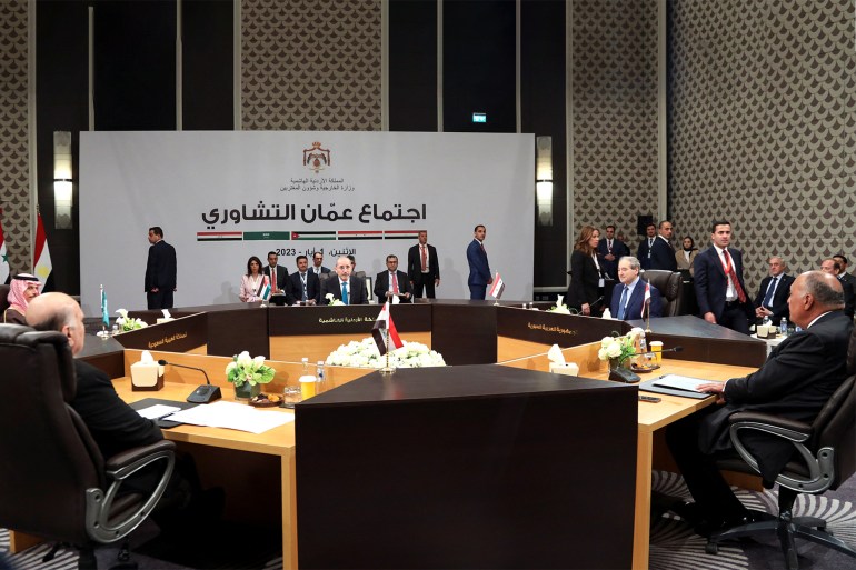 Jordan's Foreign Minister Ayman Safadi, Syria's Foreign Minister Faisal Mekdad, Egypt's Foreign Minister Sameh Shoukry, Iraqi's Foreign Minister Fuad Hussein and Saudi Foreign Minister Prince Faisal bin Farhan, attend a meeting in Amman, Jordan May 1, 2023. REUTERS/Alaa Al Sukhni