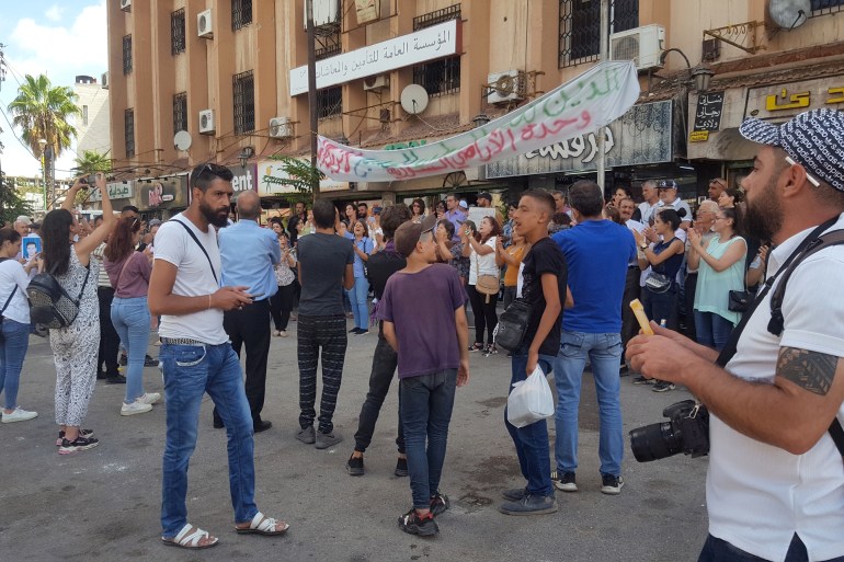 القوى السياسية بالسويداء تؤكد وحدة الأراضي السورية ورفض أي مشروع انفصالي (الجزيرة)