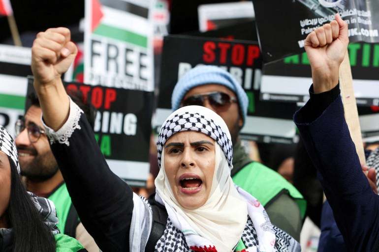 FILE PHOTO: Demonstrators protest in solidarity with Palestinians in Gaza, amid the ongoing conflict between Israel and the Palestinian Islamist group Hamas, in London, Britain, October 28, 2023. REUTERS/Susannah Ireland/File Photo