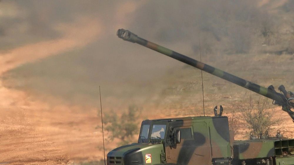 شاهد: الجيش الفرنسي يستعرض قدرات مدفع “قيصر”