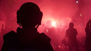 فيديو : حرقوا علم كتالونيا.. مظاهرة في مدريد ضد عفو سانشيز عن قادة الانفصاليين