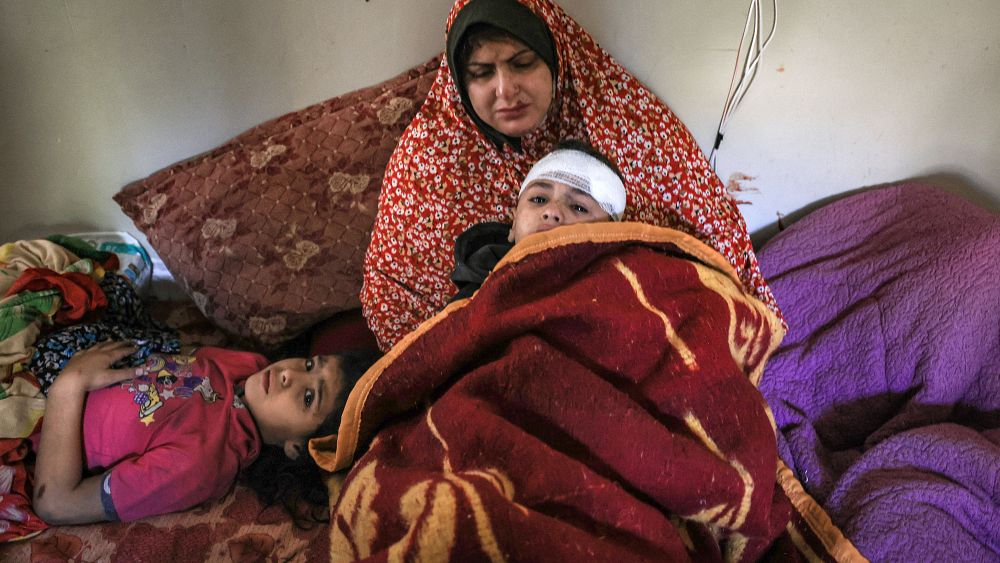 القوات الإسرائيلية تطالب بإخلاء مجمع الشفاء بغزة خلال ساعة.. والجيش: توجهوا غرباً!