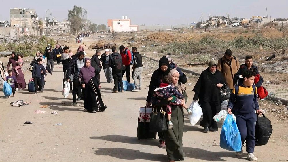 شاهد: سكان غزة يسلكون طريق النزوح نحو الجنوب في ثالث أيام الهدنة الهشة