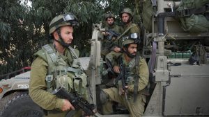 فيديو : شاهد: الجيش الإسرائيلي يواصل توغله في القطاع وأطباء يجرون عمليات جراحية على ضوء الهواتف