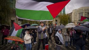 شاهد: المظاهرات تعمّ العديد من الدول الأوروبية تضامنًا مع الفلسطينيين ولوقف الحرب على غزة