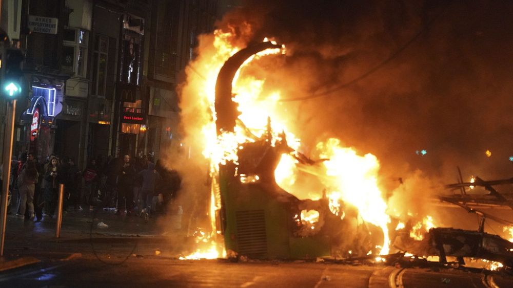 فيديو : فيديو: ازدياد الاستياء في إيرلندا بعد أعمال شغب أعقبت حادث طعن في دبلن