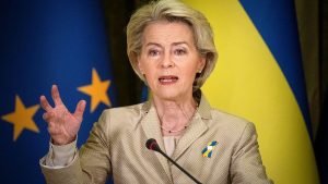 المفوضية الأوروبية تندد بـ”استغلال موسكو المخزي” للمهاجرين عند الحدود الروسية الفلندية