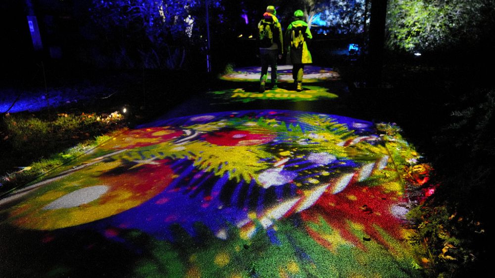 فيديو : عندما تتحول مدينة الضباب إلى عاصمة الأنوار .. لندن تفتتح مسار الأضواء السنوي