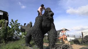 فيديو : شاهد: تحويل إطارات مطاطية من نفايات إلى أعمال فنية في كمبوديا