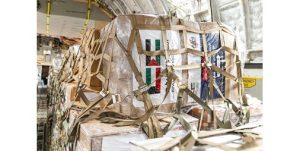 40 طناً من المساعدات على متن الطائرة الـ 21 لغزة