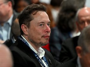 ماسك يطلق نموذجه من الذكاء الاصطناعي