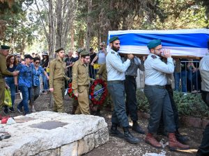 صحيفة إسرائيلية: 250 إصابة بصفوف الجيش بينها 100 حالة خطيرة