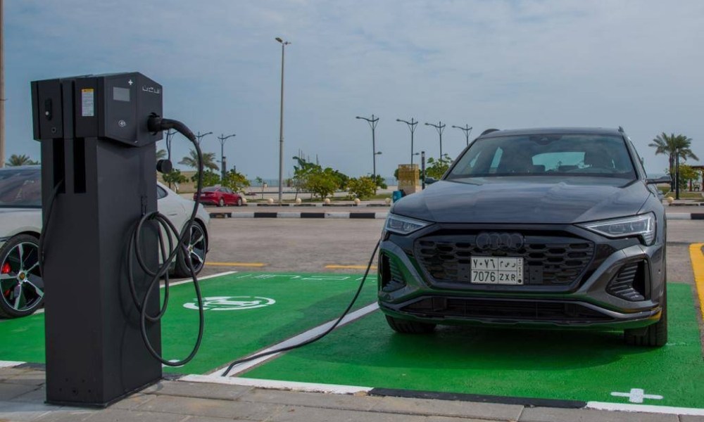 أمانة الشرقية تدشن 4 محطات شحن للسيارات الكهربائية في كورنيش الخبر