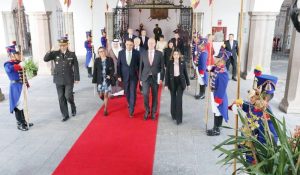 السفير غلام يقدم أوراق اعتماده لرئيس الإكوادور