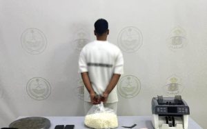 جدة: القبض على شخص لترويجه «الحشيش» و«الإمفيتامين» وأقراصًاً خاضعة لتنظيم التداول الطبي