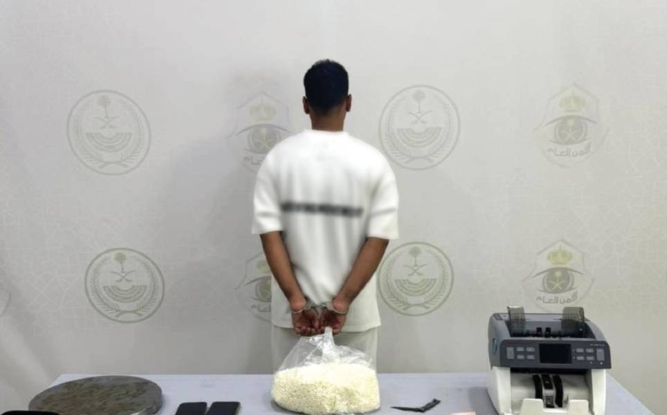 جدة: القبض على شخص لترويجه «الحشيش» و«الإمفيتامين» وأقراصًاً خاضعة لتنظيم التداول الطبي