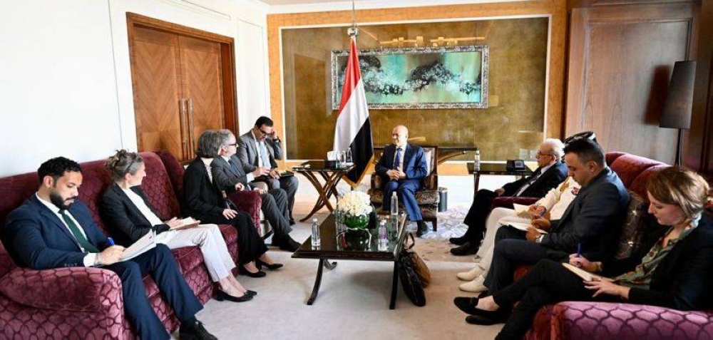 تصعيد حوثي في مأرب.. والعليمي: تهديد الملاحة الدولية يفاقم الأزمة الإنسانية