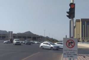 المرور يجدد التنبيه: الالتفاف لليمين بعد «مثلث زاوية التقاطع» يعتبر قطع إشارة