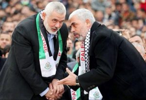 سياسيو الفنادق أم عسكر الأنفاق.. من يدير حماس؟