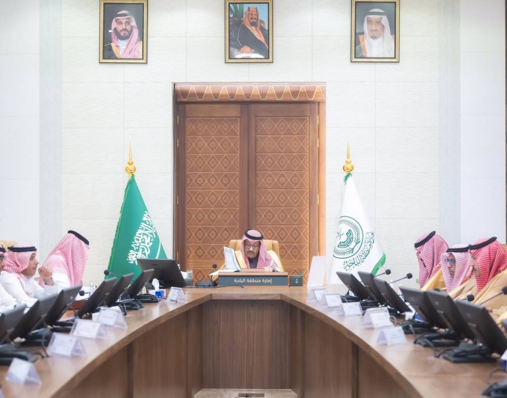 أمير الباحة يتابع 112 مشروعاً بلدياً للأمانة ويثمن أداءها
