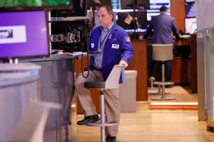 تصريحات باول توقف أطول سلسلة مكاسب لـ”ناسداك” و”ستاندرد آند بورز” منذ عامين