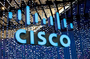 سيسكو تخفض توقعات الإيرادات للعام المالي الحالي