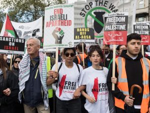 صحف بريطانية: حظر مسيرة مؤيدة لغزة دون سند قانوني سيؤجج الانقسامات