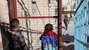 الحركة فيه ممنوعة.. الاحتلال يحوّل وسط الخليل إلى سجن