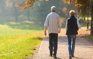 مختص: ممارسة المشي ساعة يوميًا يقلل من احتمالية الإصابة بالسمنة بنسبة 50%