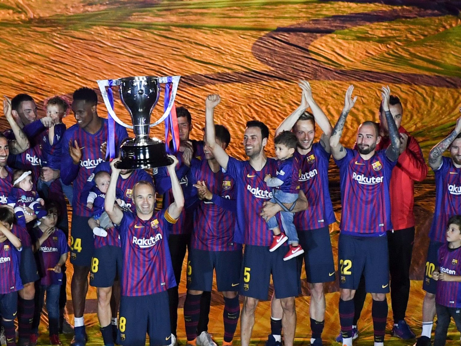 اللاعبون الإسبان الأكثر تتويجا بالألقاب