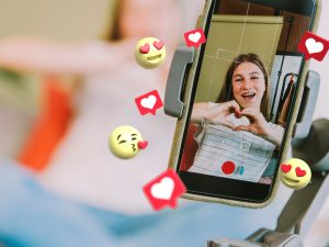 لماذا يحلم نصف الجيل “زد” بالعمل كـ “مؤثرين” على الشبكات الاجتماعية؟