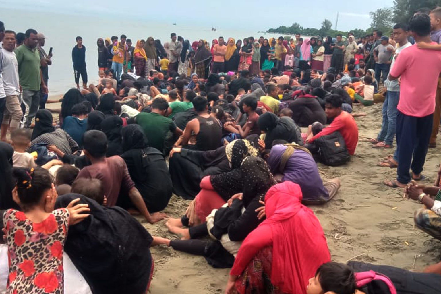 هربا من المخيمات وعبر البحر.. روهينغا جدد يصلون إندونيسيا