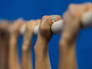 “إساءات بدنية وعقلية”.. منع مدربي الجمباز من وزن اللاعبين في بريطانيا