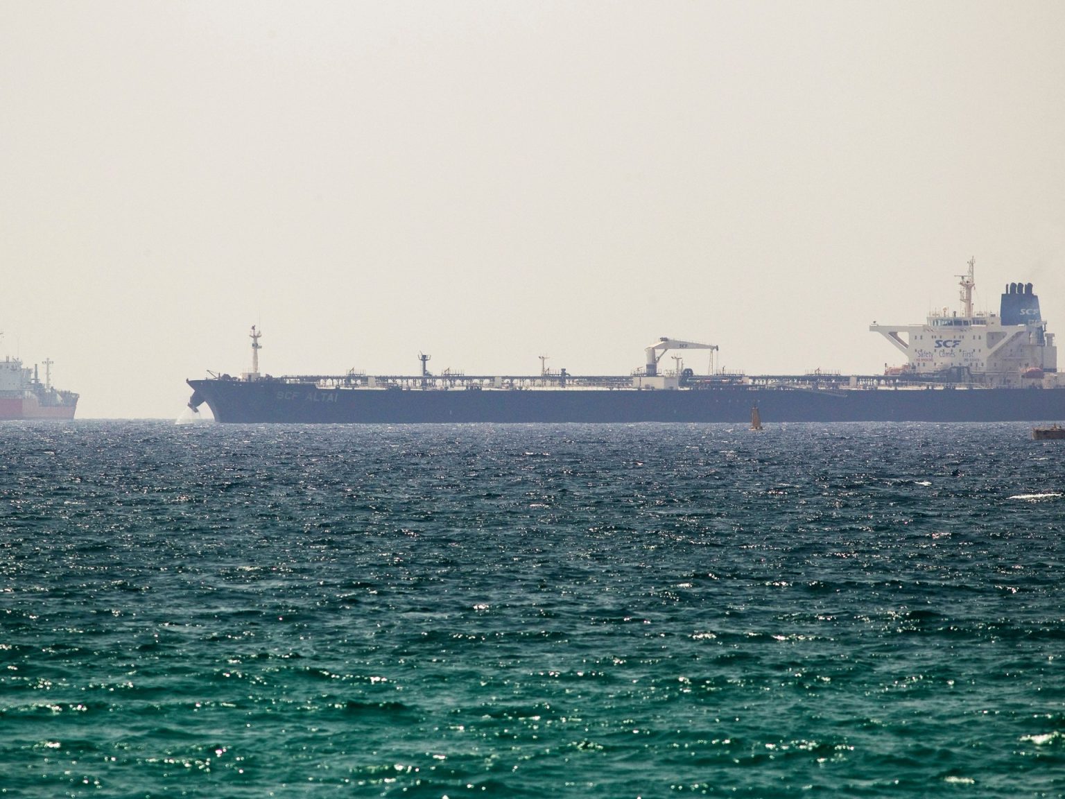 مصادر عسكرية أميركية: مسلحون احتجزوا ناقلة نفط إسرائيلية في خليج عدن