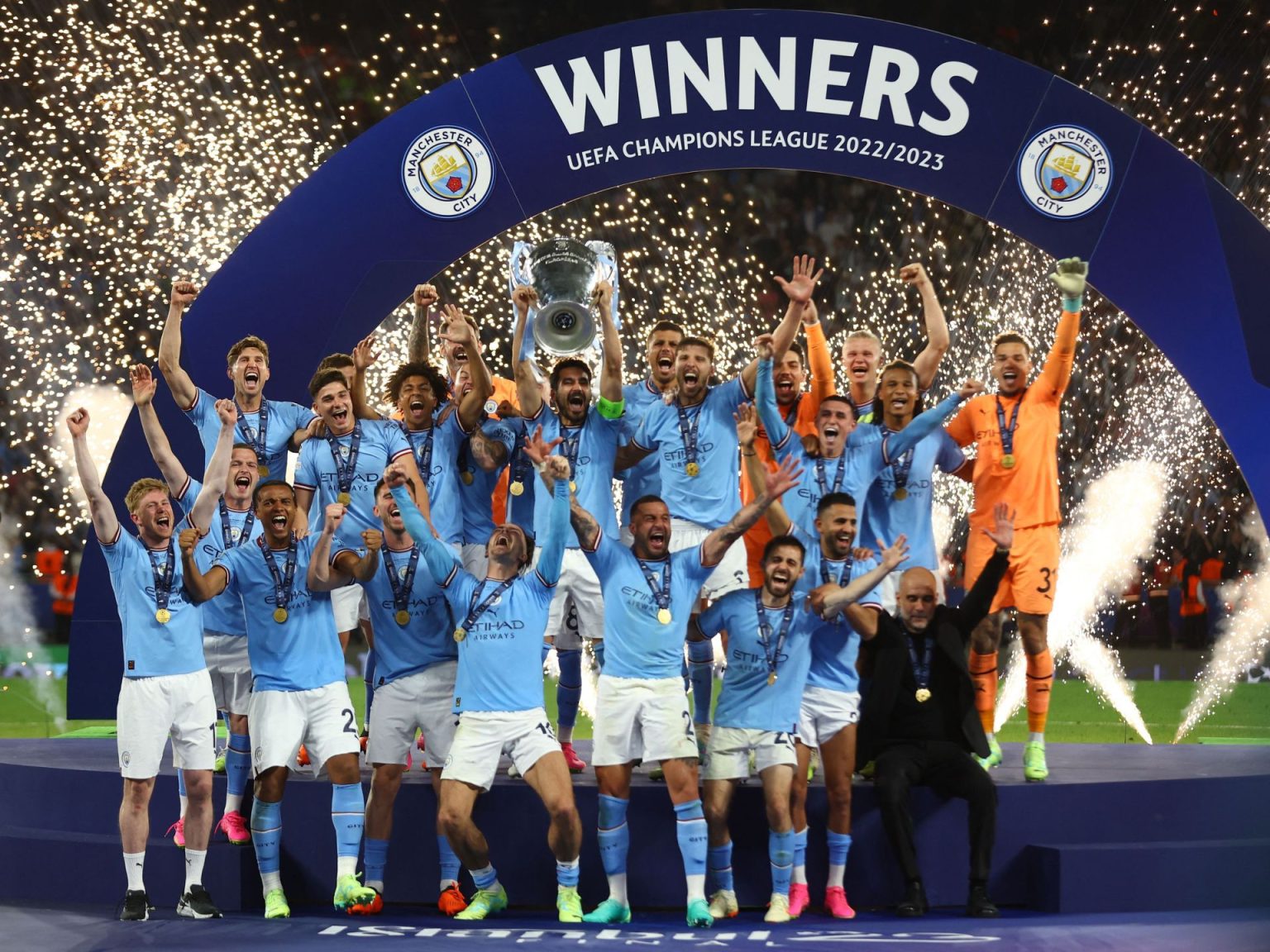 مانشستر سيتي يحقق أرباحا قياسية ورحيل الرئيس التنفيذي ليونايتد