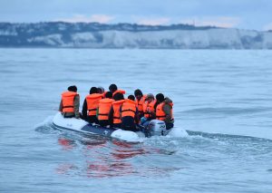 محكمة بريطانية ترفض ترحيل اللاجئين وسوناك يتحدى بخطط بديلة