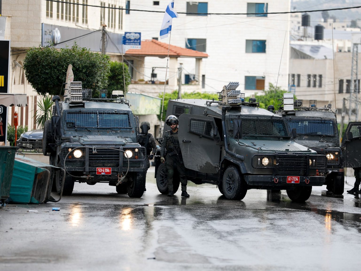 الاحتلال يعتقل 85 فلسطينيا بالضفة ويقتحم مخيما بطوباس