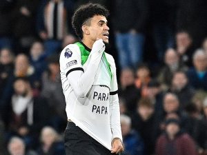 دياز “الحزين” يمنح ليفربول تعادلا قاتلا في البريميرليغ