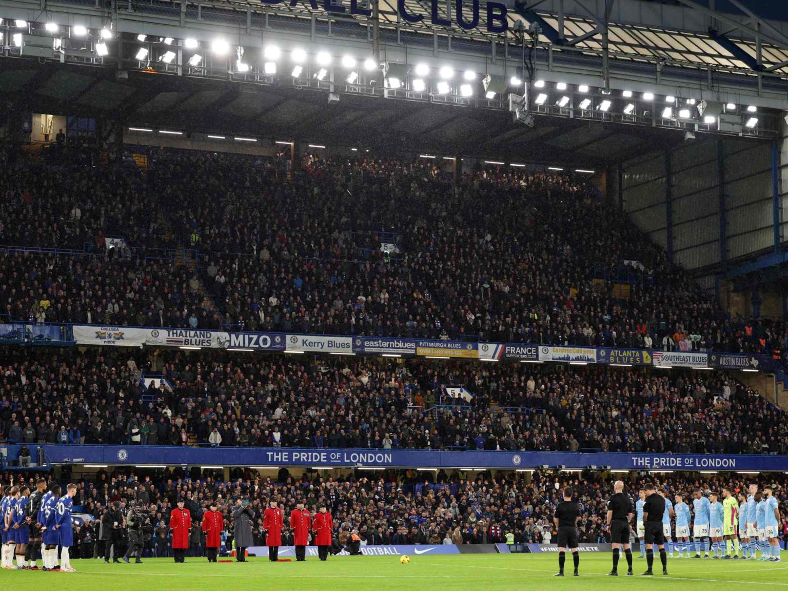 شبح الإبعاد من البريميرليغ يخيم على مانشستر سيتي وتشلسي