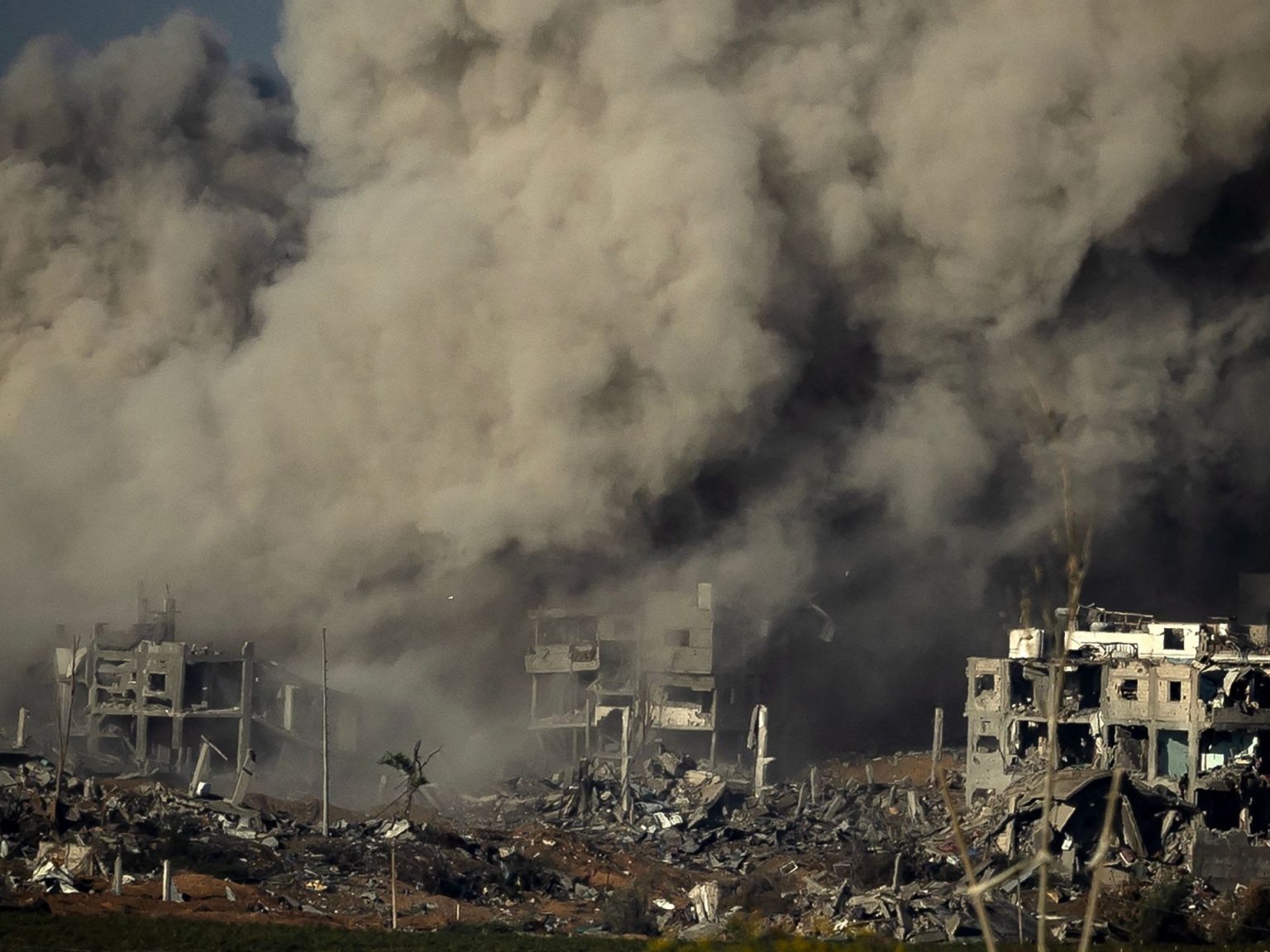 بعد تدمير مطحنة القمح الوحيدة.. منظمة حقوقية: إسرائيل تصعد تجويع غزة