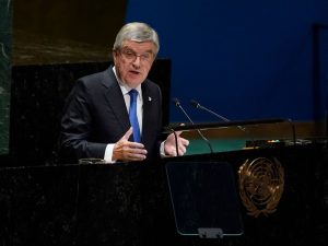 رئيس اللجنة الأولمبية الدولية: نملك تطبيق حلّ الدولتين بين الفلسطينيين والإسرائيليين