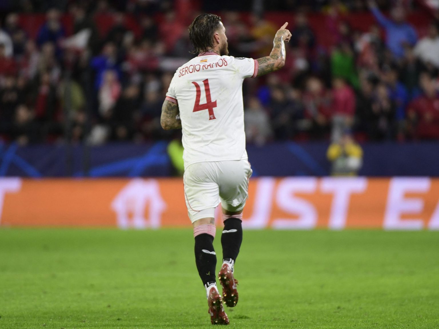 تعرّف على أكثر المدافعين هزًّا للشباك.. راموس يدخل تاريخ كرة القدم