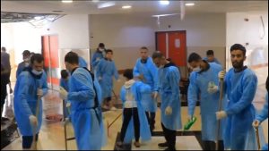نازحون غزيون يبادرون بتنظيف المستشفى الإندونيسي لإعادة تشغيله