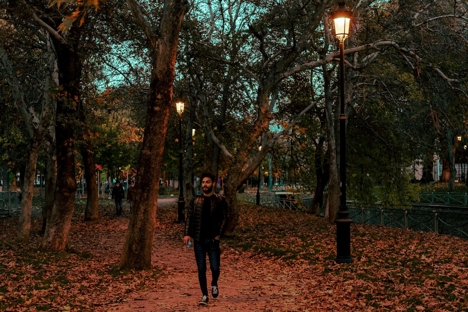 المشي ليلا.. وصفة سحرية لنوم هادئ