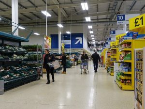 التضخم في بريطانيا عند أدنى مستوياته منذ عامين