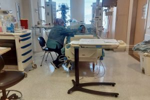 عبد الرحمن زغل.. الصفقة تحرر طفلا جريحا من الحبس المنزلي