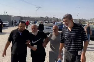 “عرّونا وتبولوا علينا”.. عمال من غزة يفضحون كيف عذبتهم إسرائيل