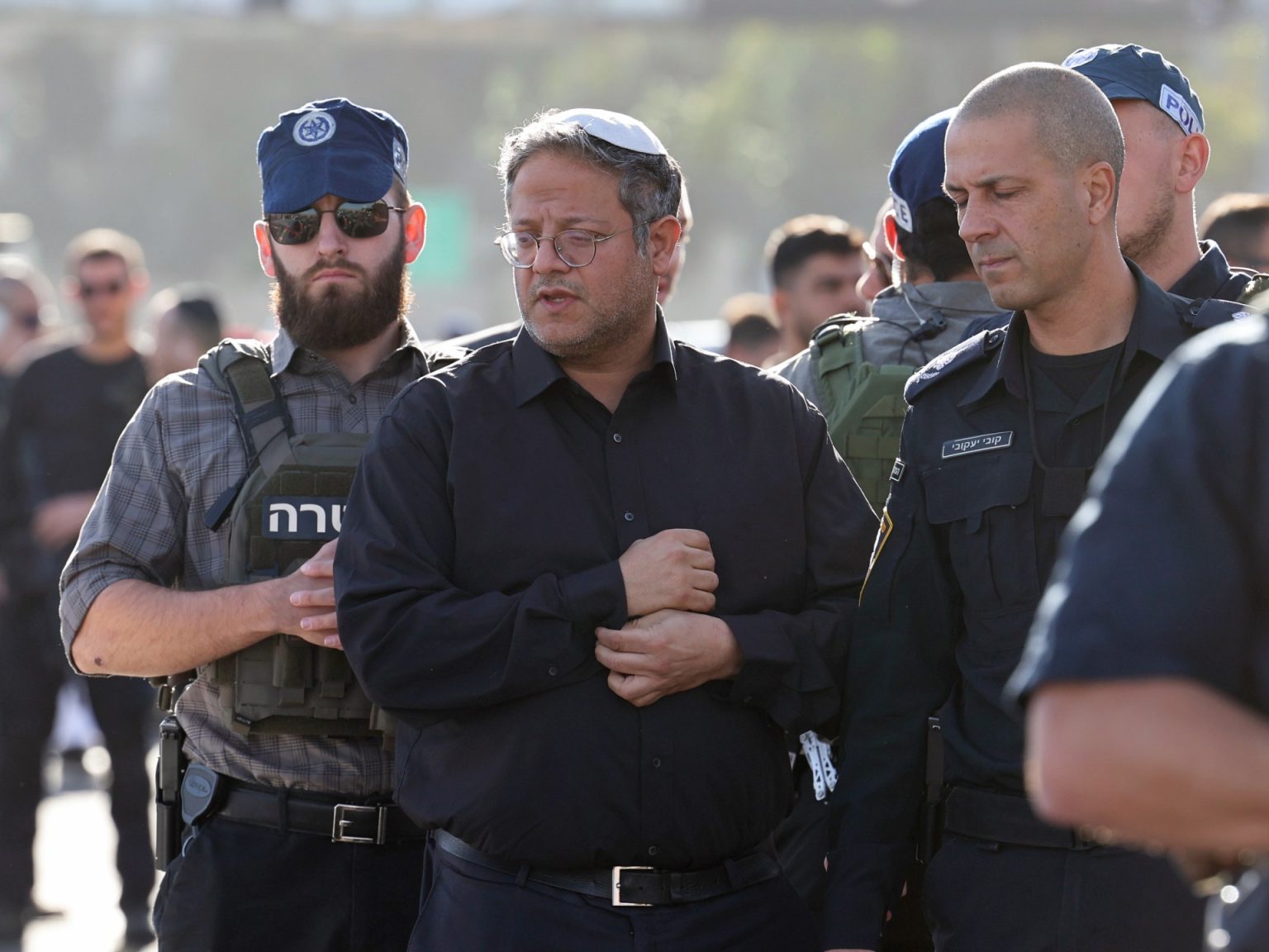 نتنياهو وأعضاء بحكومته يهددون الفلسطينيين ويدعون الإسرائيليين لحمل الأسلحة