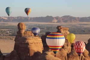 السعودية الأولى بين دول «العشرين» والثانية عالمياً في نمو السياح الدوليين.. بنسبة 50%