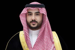بتوجيه من ولي العهد.. وزير الدفاع يصل إلى العاصمة الفرنسية في زيارة رسمية